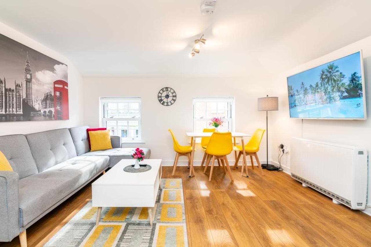 Town Center Apartment With 55” Smart Tv+Netflix أندوفر المظهر الخارجي الصورة