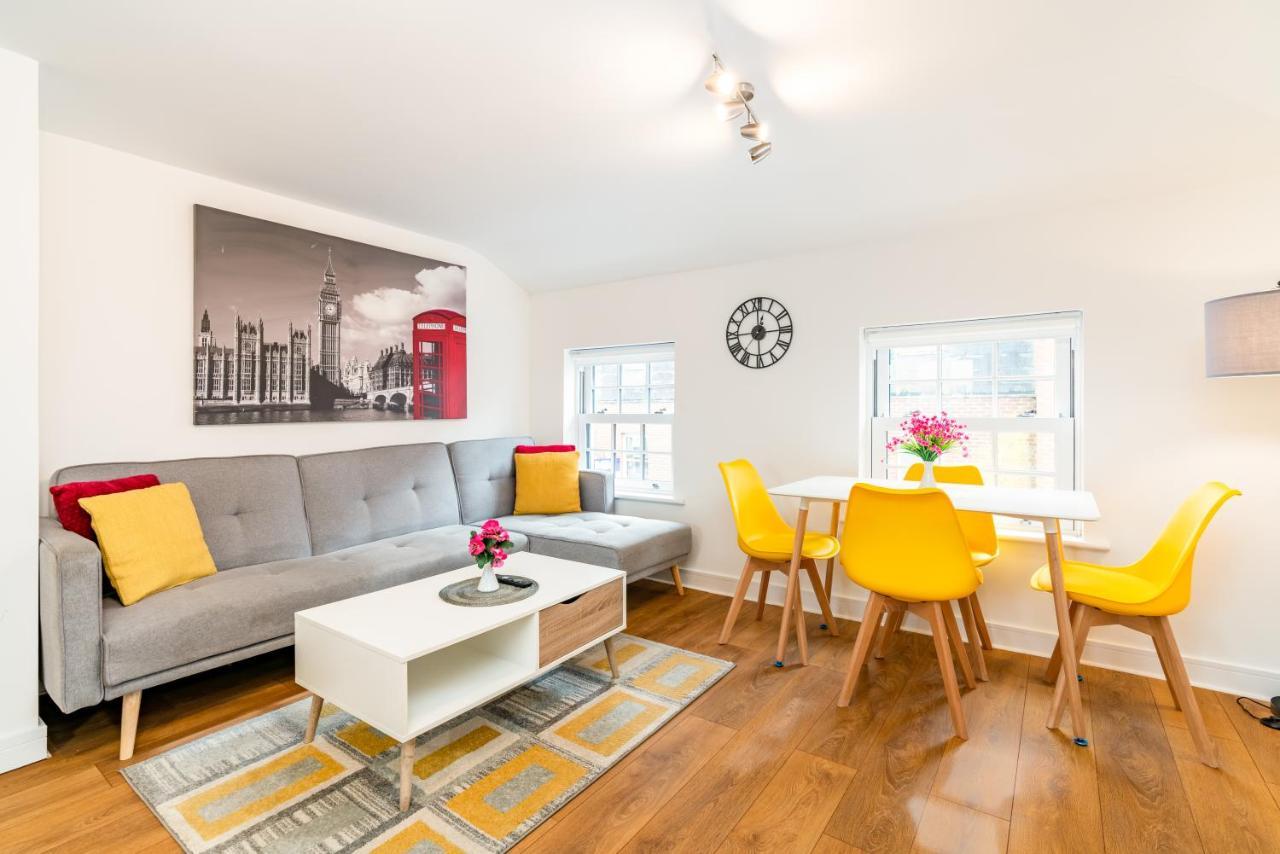Town Center Apartment With 55” Smart Tv+Netflix أندوفر المظهر الخارجي الصورة
