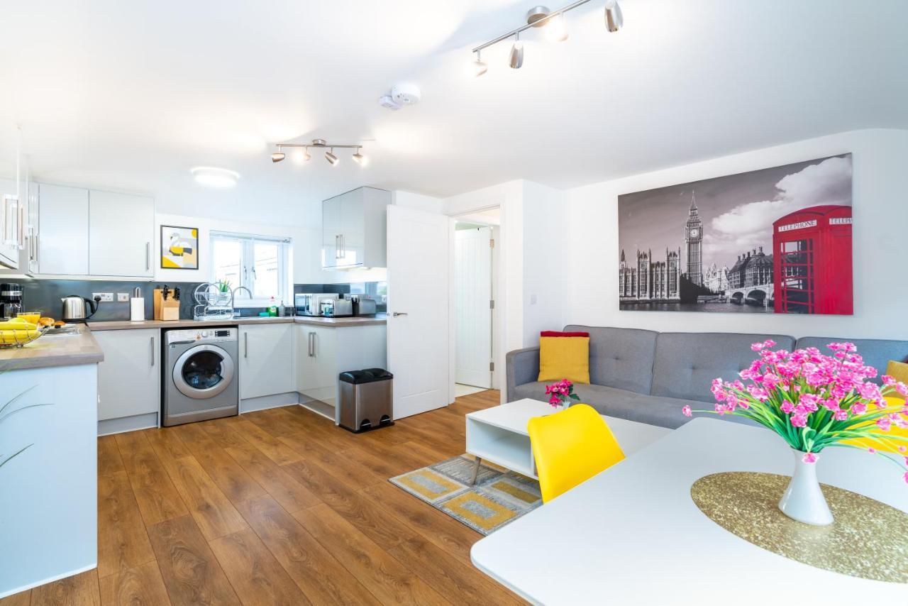 Town Center Apartment With 55” Smart Tv+Netflix أندوفر المظهر الخارجي الصورة