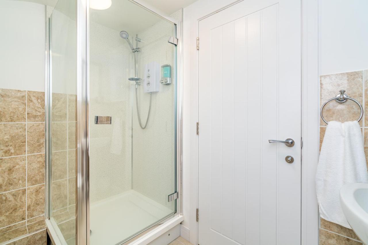 Town Center Apartment With 55” Smart Tv+Netflix أندوفر المظهر الخارجي الصورة